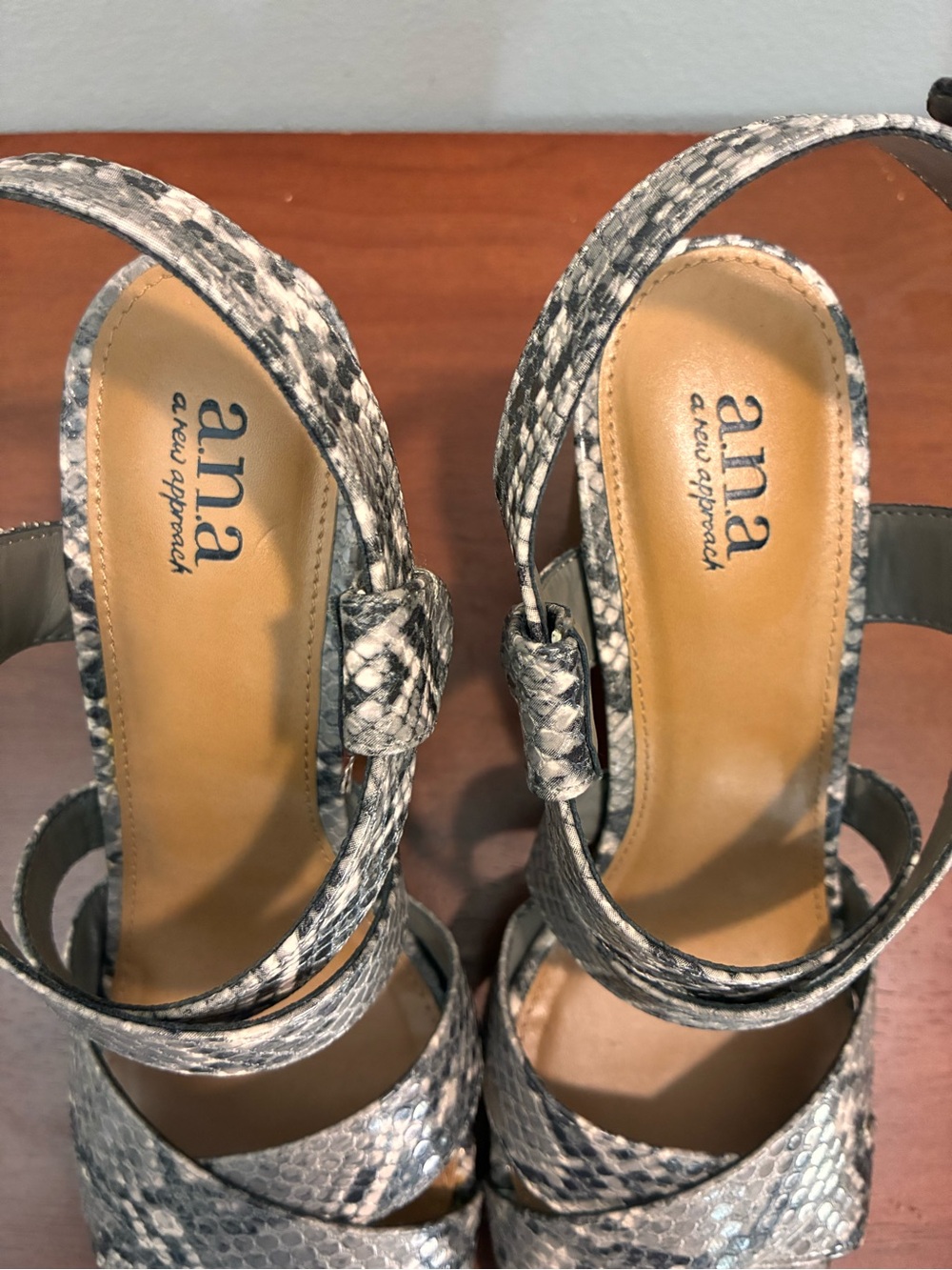 a.n.a Nadia Heels Sandals Snake Skin Print Taupe Gray Sz 7.5 New w/o Tags or Box - Picture 7 of 11